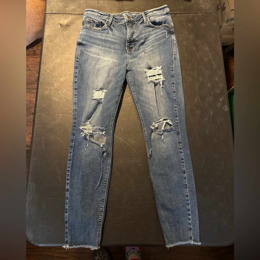 Old navy skinny jeans with rips